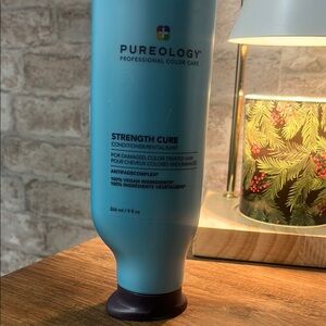 Pureology Strength Cure Conditioner - Blue and Black